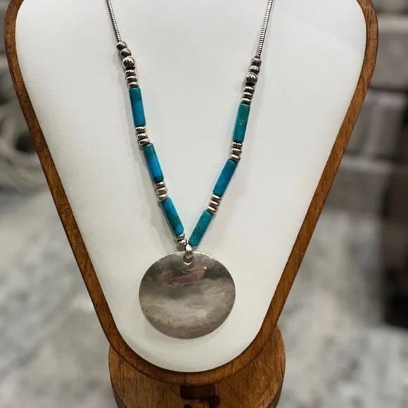 Turquoise beaded Silver Disc Pendant Necklace. PERFECT FOR SUMMER☀️☀️☀️ - Picture 3 of 8